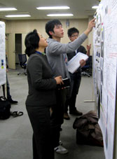 SELENE Symposium 2013 Poster@Mr.Nakashima presenting his poster to Dr. Kim from S.Korea